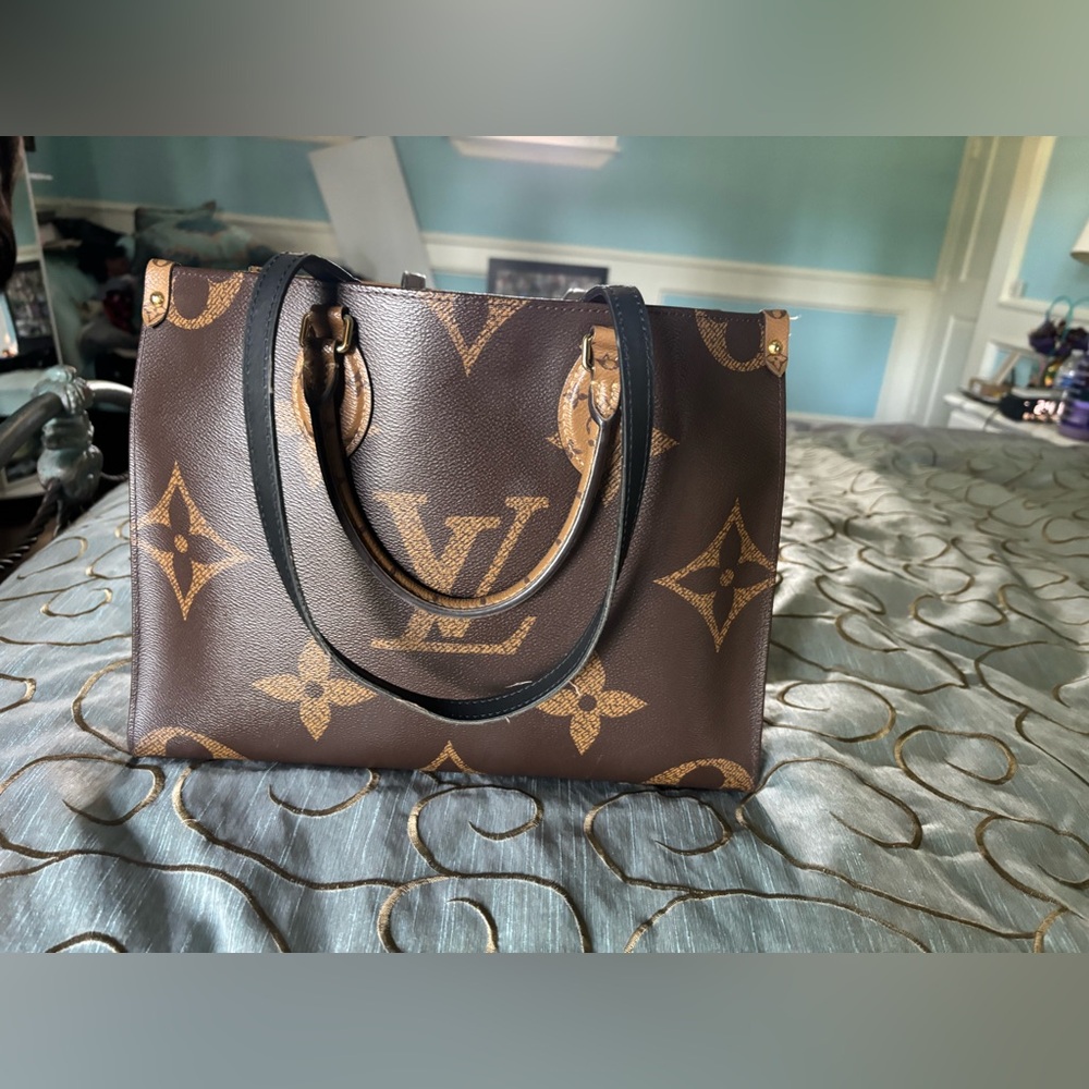 Louis Vuitton On-The-Go MM - Picture 14 of 16